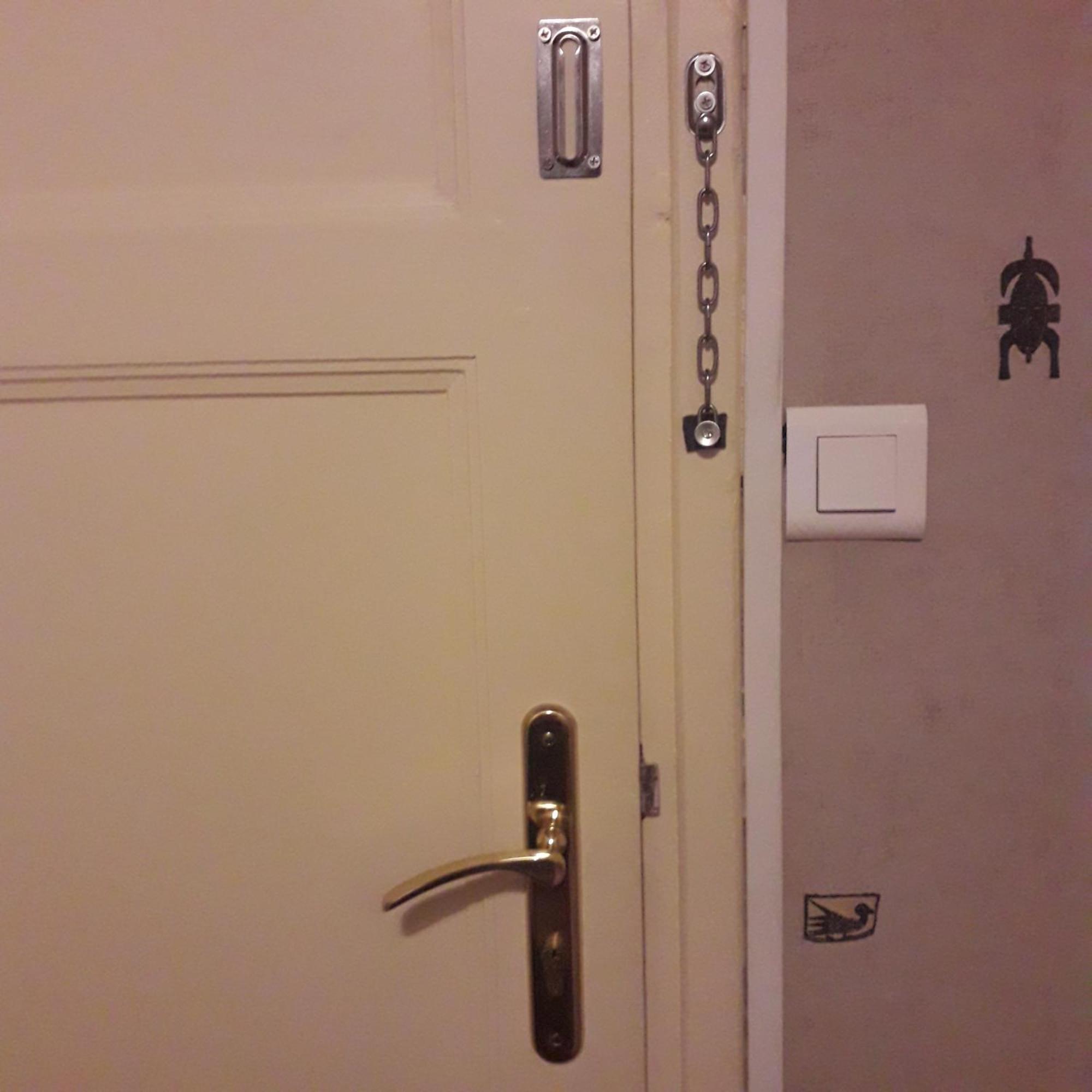 Petite Chambre Meublee Au Coeur De Ville - Chez L'Habitant Le Creusot Exterior photo