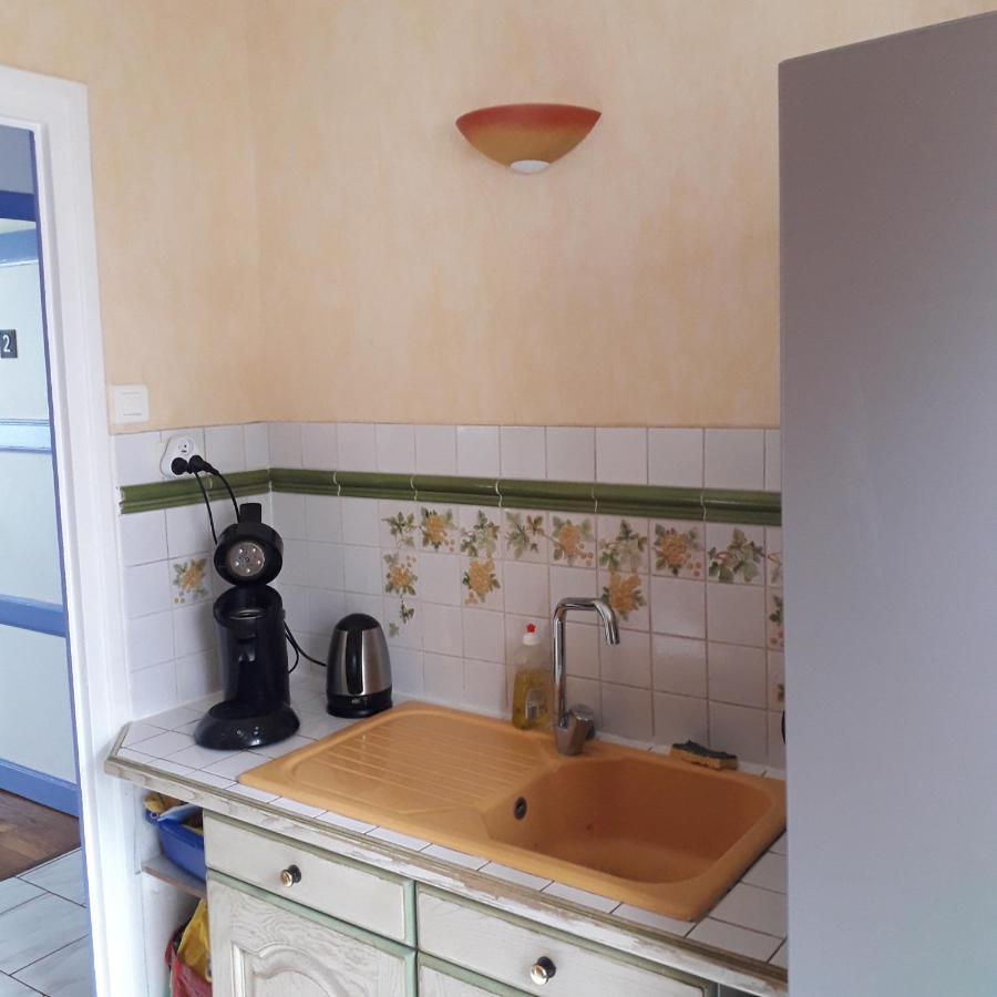 Petite Chambre Meublee Au Coeur De Ville - Chez L'Habitant Le Creusot Exterior photo